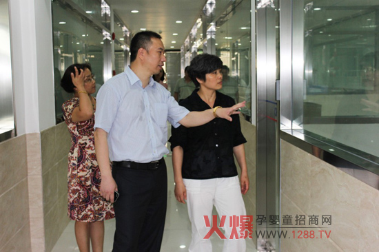 �Ϻ��з��t�^(q��)�y(t��ng)��(zh��n)�����L(zh��ng)�W�R����ָ��(d��o)����