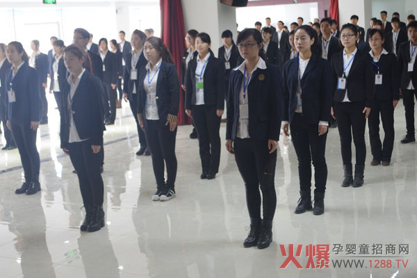 團結奮進的火爆網(wǎng)工作人員