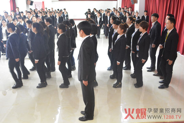 火爆網(wǎng)早會現(xiàn)場