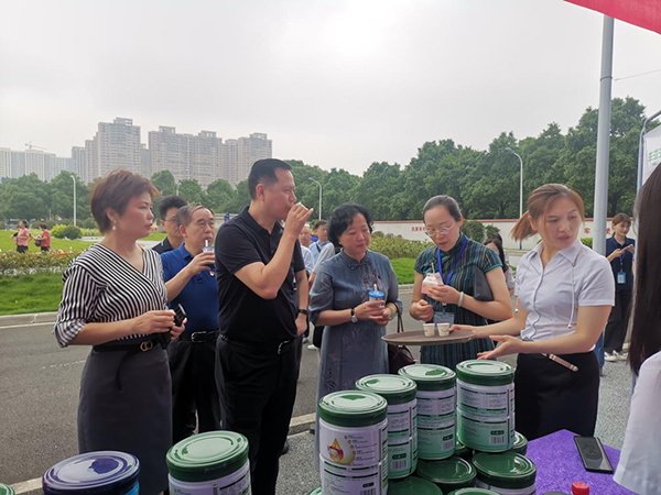 歐比佳乳業(yè)受邀參加綠色食品產(chǎn)業(yè)鏈消費(fèi)體驗(yàn)活動(dòng).jpg 歐比佳乳業(yè)受邀參加綠色食品產(chǎn)業(yè)鏈消費(fèi)體驗(yàn)活動(dòng).jpg