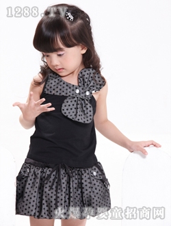 �N���ߺ�ɫ�r����ȹ