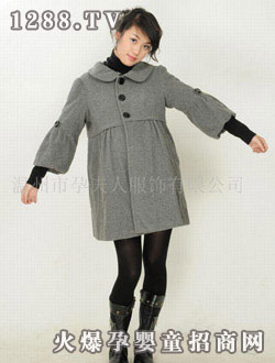 �з��˶��b��ɫ����