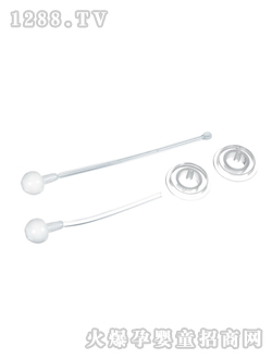 母愛(ài)yinge用奶瓶吸管組