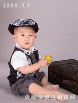 �к�Ů���ɐی�����Ƭ