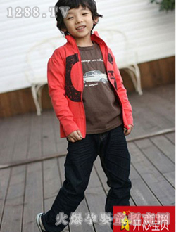 開(kāi)心寶貝紅色男童外套