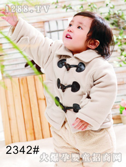 哆啦小貝米色套裝