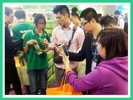 ���Ћ�ͯ��18�þ���չ���(d��ng)�F(xi��n)��(ch��ng)